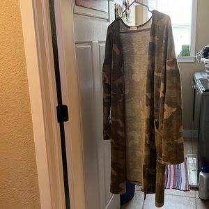 Chicsoul camo duster sweater. Size 2XL.